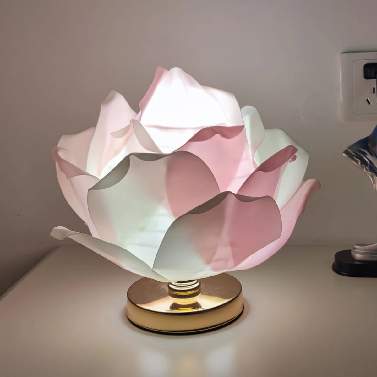 Woven rose table lamp with gloss fabric, modern design, mood light, perfect for weddings and offices